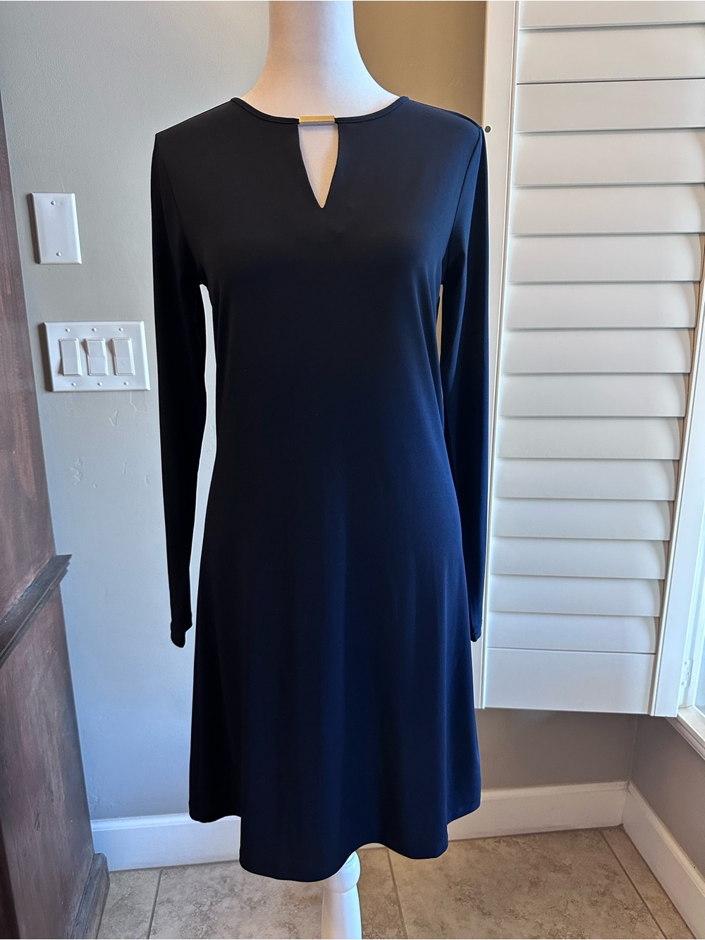 Michael KORS Long Sleeve Navy Keyhole Shift Dress, Size XS, EUC